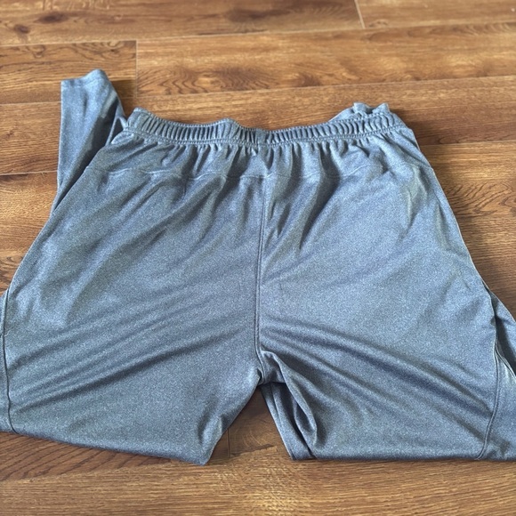 Old Navy Gray Sweatpants Active tapered go-dry in size L - Picture 4 of 6